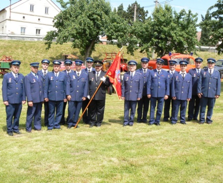 Skupinov� fotografie z oslav 130-ti let JSDH Naho�any